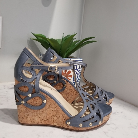 ADRIENNE VITTADINI LEATHER WEDGE LEATHER SANDALS. - Picture 1 of 7